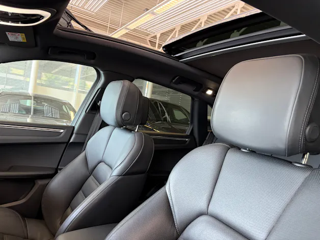 Porsche Macan PDK | CH | Swiss Package | Sitzbelüftung | PDLS+ | Panorama | 18-Weg Sportsitze |