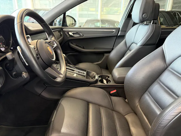 Porsche Macan PDK | CH | Swiss Package | Sitzbelüftung | PDLS+ | Panorama | 18-Weg Sportsitze |