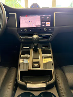 PORSCHE Macan PDK | CH | Swiss Package | Sitzbelüftung | PDLS+ | Panorama | 18-Weg Sportsitze |