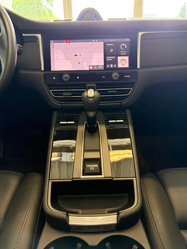 Porsche Macan PDK | CH | Swiss Package | Sitzbelüftung | PDLS+ | Panorama | 18-Weg Sportsitze |