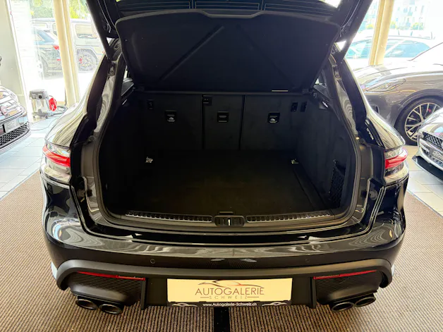 Porsche Macan PDK | CH | Swiss Package | Sitzbelüftung | PDLS+ | Panorama | 18-Weg Sportsitze |