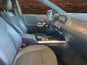 MERCEDES-BENZ EQA 300 AMG Line 4Matic