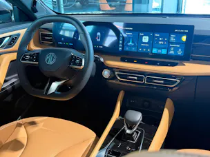 MG HS 1.5 T HEV Luxury