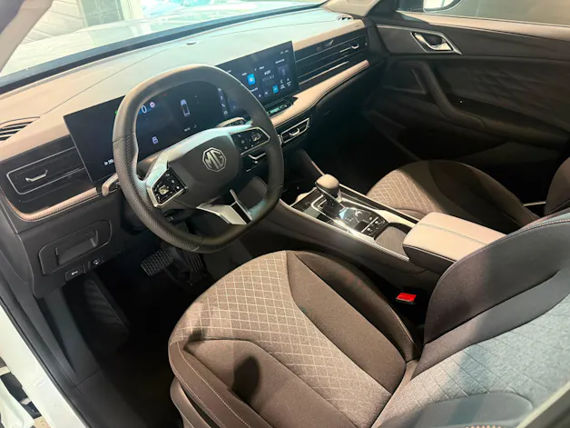 MG HS 1.5 T Comfort Automat