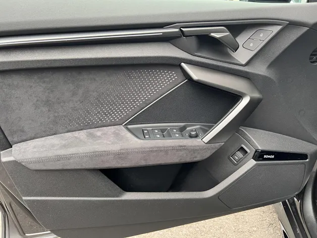 Audi RS3 Limousine 2.5 TSI quattro S-tronic