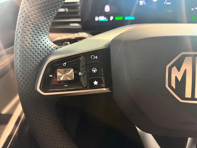 MG HS 1.5 T HEV Luxury