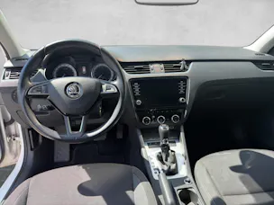 SKODA Octavia Combi 2.0 TDI Ambition DSG