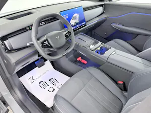 VOYAH Courage 80 kWh 4WD 435PS Azure Blue Metallic