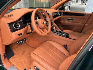 Bentley Bentayga Speed V8 650 PS MY 2027/ 1.9% Leasing möglich.