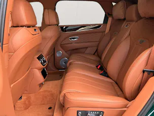 Bentley Bentayga Speed V8 650 PS MY 2027/ 1.9% Leasing möglich.