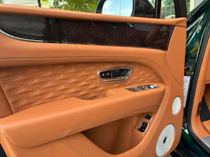 Bentley Bentayga Speed V8 650 PS MY 2027/ 1.9% Leasing möglich.