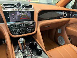 Bentley Bentayga Speed V8 650 PS MY 2027/ 1.9% Leasing möglich.