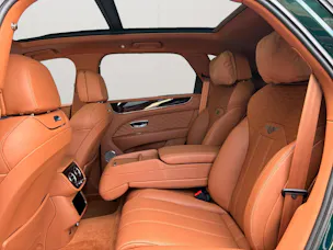 Bentley Bentayga Speed V8 650 PS MY 2027/ 1.9% Leasing möglich.