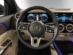 MERCEDES-BENZ GLA 250 Progressive 8G-DCT