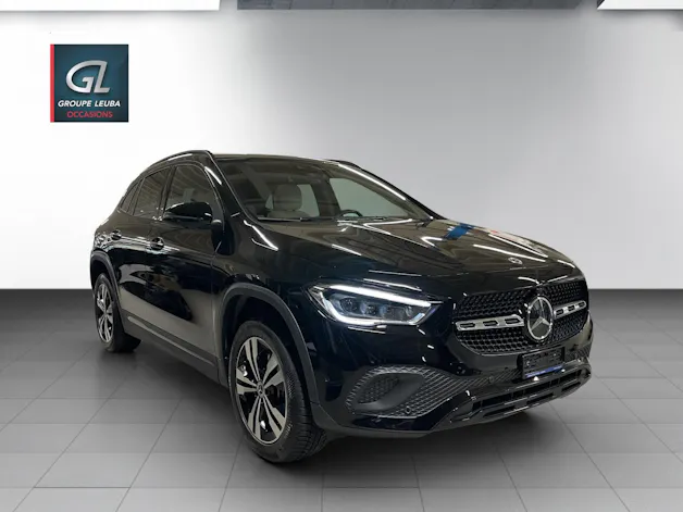 Mercedes-Benz GLA 250 Progressive 8G-DCT