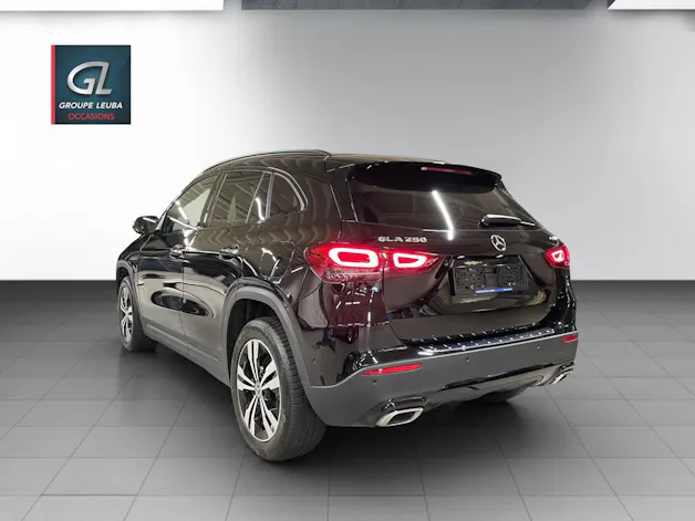 Mercedes-Benz GLA 250 Progressive 8G-DCT