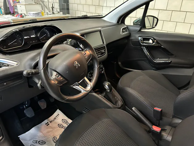 Peugeot 208 1.2 PureTech Signature