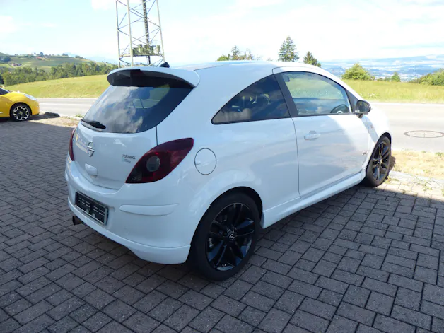 Opel Corsa 1.6 Turbo Color Edition