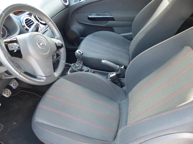 Opel Corsa 1.6 Turbo Color Edition