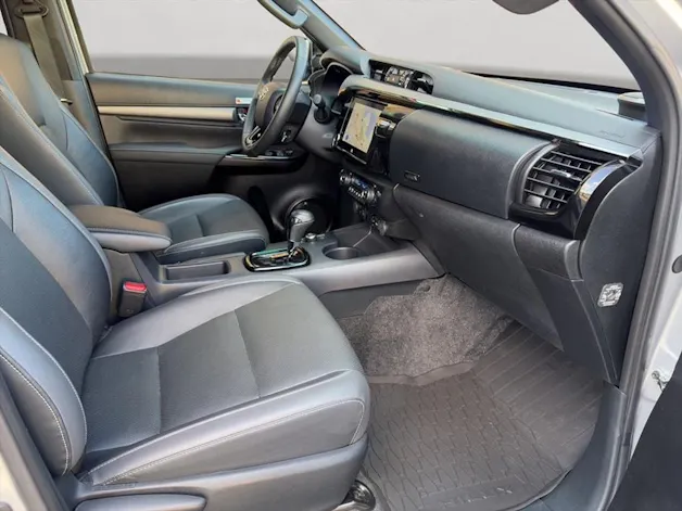 Toyota Hilux 2.8D-4D MHEV Invincible Double Cab 4x4 A