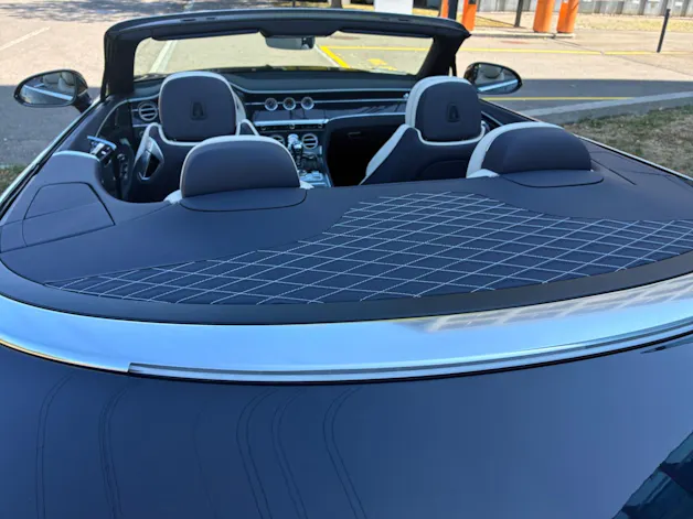Bentley Continental GTC 4.0 V8 PHEV Mulliner/ 1.9% Leasing möglich.