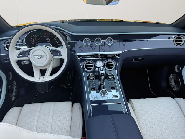 Bentley Continental GTC 4.0 V8 PHEV Mulliner/ 1.9% Leasing möglich.