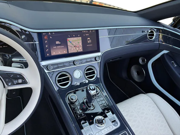 Bentley Continental GTC 4.0 V8 PHEV Mulliner/ 1.9% Leasing möglich.