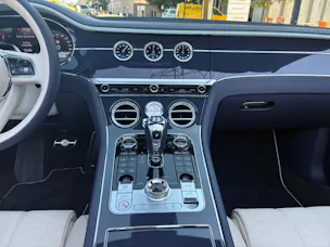 Bentley Continental GTC 4.0 V8 PHEV Mulliner/ 1.9% Leasing möglich.