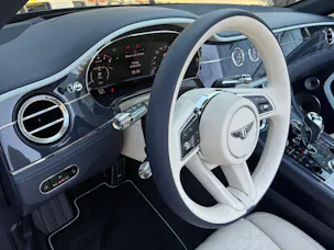 Bentley Continental GTC 4.0 V8 PHEV Mulliner/ 1.9% Leasing möglich.