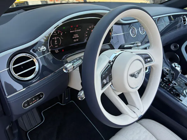 Bentley Continental GTC 4.0 V8 PHEV Mulliner/ 1.9% Leasing möglich.