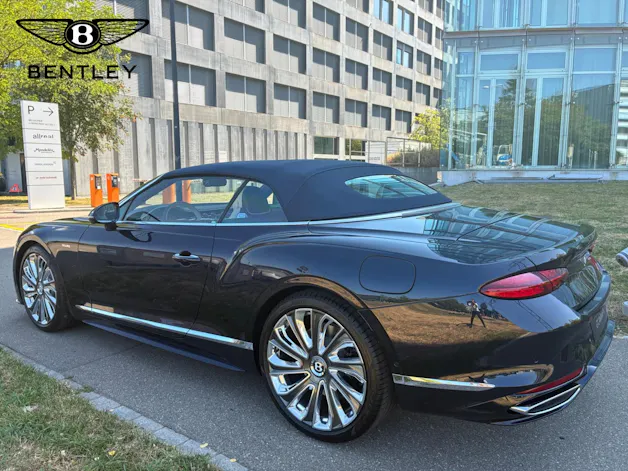 Bentley Continental GTC 4.0 V8 PHEV Mulliner/ 1.9% Leasing möglich.