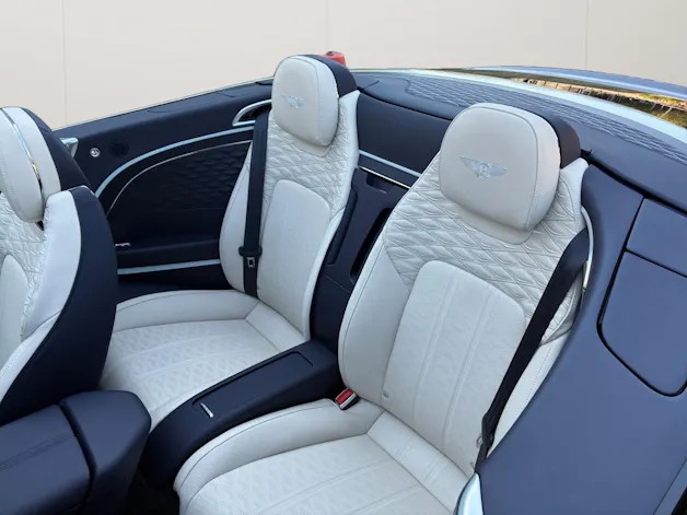 Bentley Continental GTC 4.0 V8 PHEV Mulliner/ 1.9% Leasing möglich.