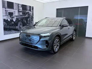 Audi Q4 e-tron SUV quattro performance Swiss Ski
