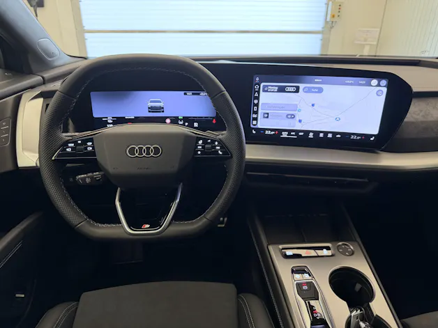 Audi Q4 e-tron SUV quattro performance Swiss Ski