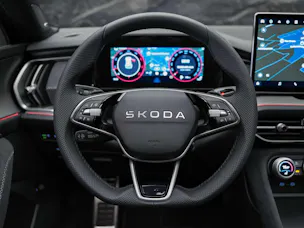 SKODA Kodiaq 2.0 TDI Sportline 4x4 *Panorama*7 Plätzer* Matrix LED*CANTON Soundsystem*