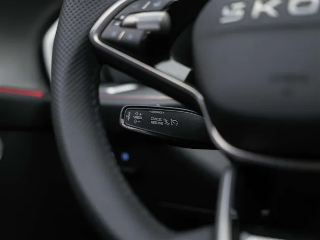 Škoda Kodiaq 2.0 TDI Sportline 4x4 *Panorama*7 Plätzer* Matrix LED*CANTON Soundsystem*