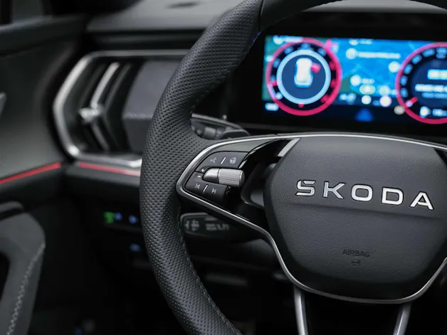 Škoda Kodiaq 2.0 TDI Sportline 4x4 *Panorama*7 Plätzer* Matrix LED*CANTON Soundsystem*