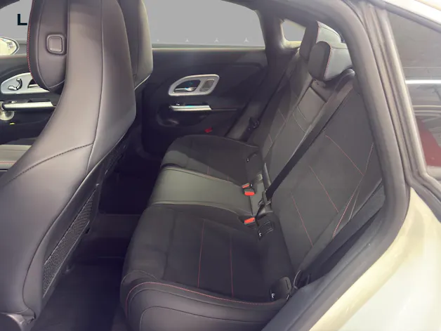 Mercedes-Benz CLA 220 4M - AMG / 360 Grad Kamera / Panorama-Dach / Sitzheizung