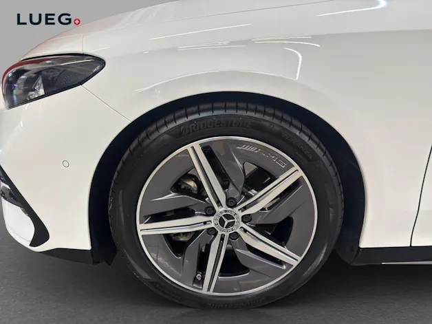 Mercedes-Benz CLA 220 4M - AMG / 360 Grad Kamera / Panorama-Dach / Sitzheizung