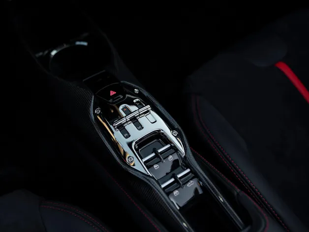 FERRARI SF90 Spider