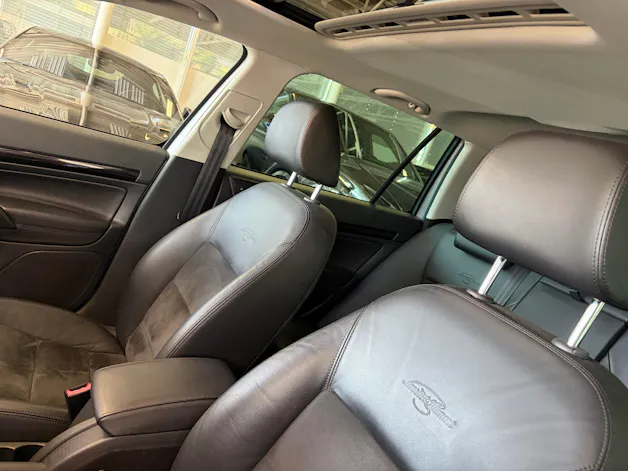 Škoda Octavia Combi 1.8 TSI Laurin & Klement DSG | CH | Alcantara-Leder | Schiebedach | Memory | Navi Columbus |