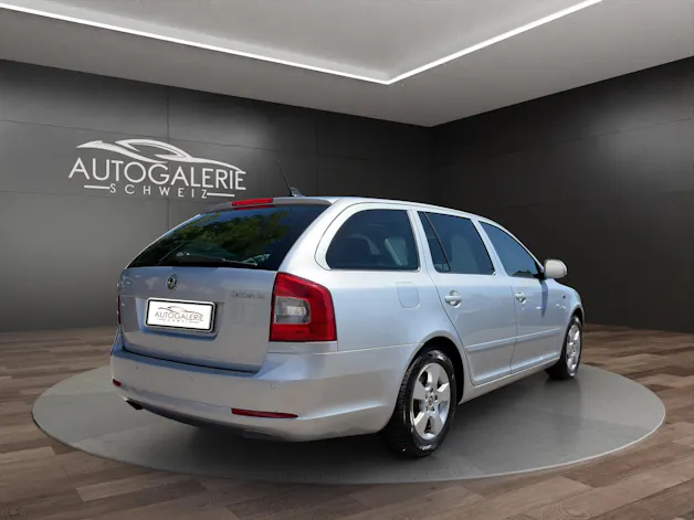 Škoda Octavia Combi 1.8 TSI Laurin & Klement DSG | CH | Alcantara-Leder | Schiebedach | Memory | Navi Columbus |