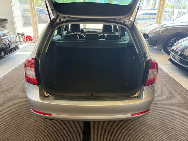 Škoda Octavia Combi 1.8 TSI Laurin & Klement DSG | CH | Alcantara-Leder | Schiebedach | Memory | Navi Columbus |