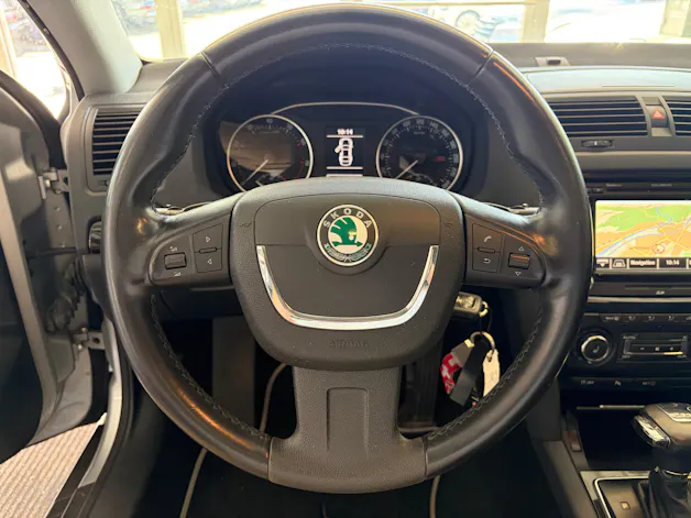 Škoda Octavia Combi 1.8 TSI Laurin & Klement DSG | CH | Alcantara-Leder | Schiebedach | Memory | Navi Columbus |