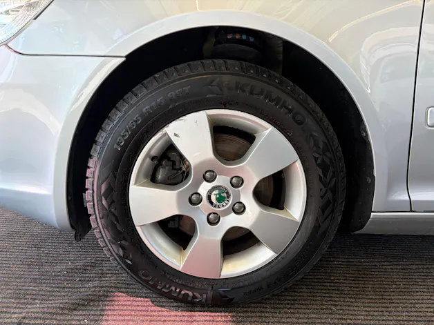 Škoda Octavia Combi 1.8 TSI Laurin & Klement DSG | CH | Alcantara-Leder | Schiebedach | Memory | Navi Columbus |