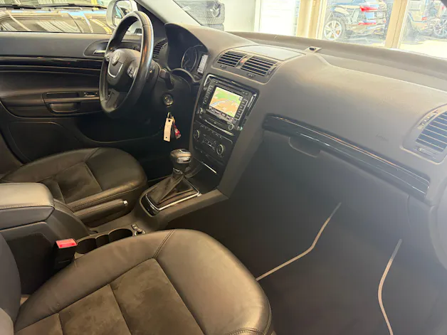 Škoda Octavia Combi 1.8 TSI Laurin & Klement DSG | CH | Alcantara-Leder | Schiebedach | Memory | Navi Columbus |