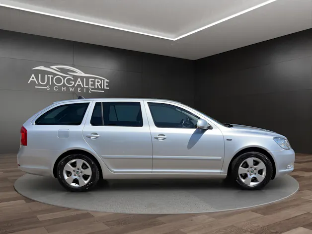 Škoda Octavia Combi 1.8 TSI Laurin & Klement DSG | CH | Alcantara-Leder | Schiebedach | Memory | Navi Columbus |