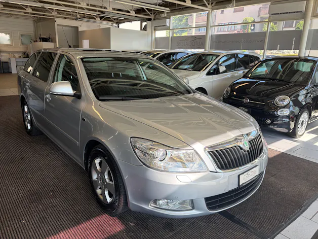 Škoda Octavia Combi 1.8 TSI Laurin & Klement DSG | CH | Alcantara-Leder | Schiebedach | Memory | Navi Columbus |