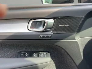 VOLVO XC40 B3 Benzin Mild Hybrid Plus Dark DCT