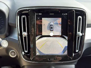 VOLVO XC40 B3 Benzin Mild Hybrid Plus Dark DCT